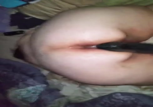 Bbw adolescente avec gros cul rebondit sur le gode.